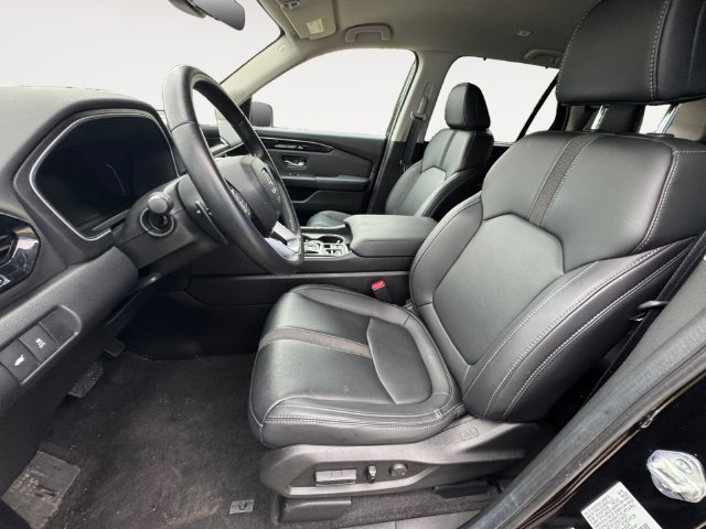 Used 2025 Honda Pilot EX-L image 9