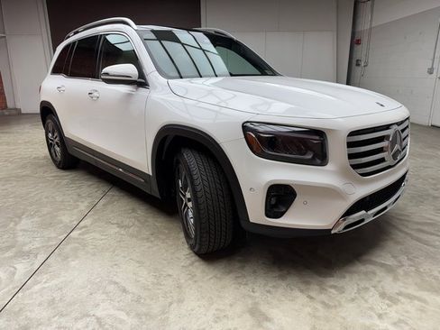 New 2025 Mercedes-Benz GLB 250 4MATIC image 7