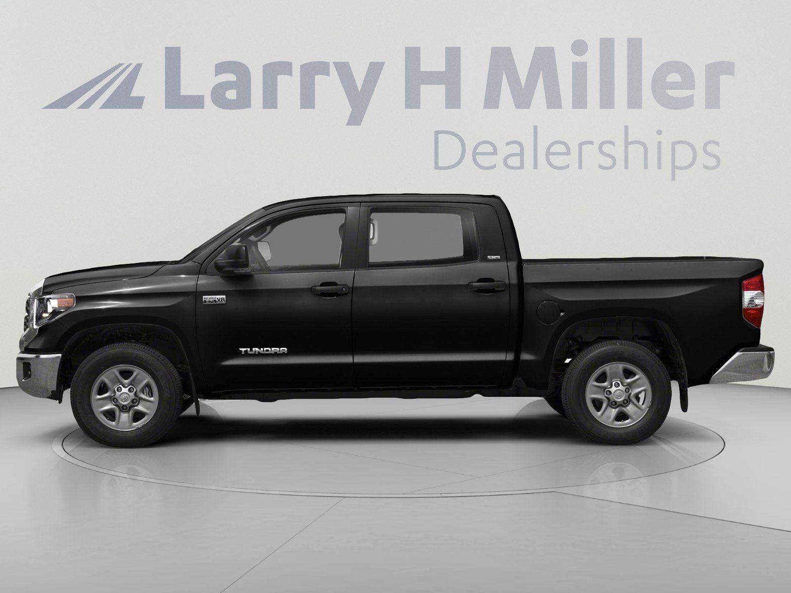 Used 2018 Toyota Tundra SR5 w/ SR5 Upgrade Package AWD/4WD image 3
