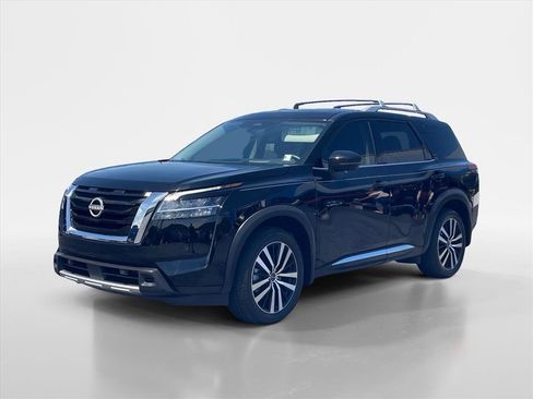 Used 2024 Nissan Pathfinder Platinum w/ Cargo Package AWD/4WD image 3