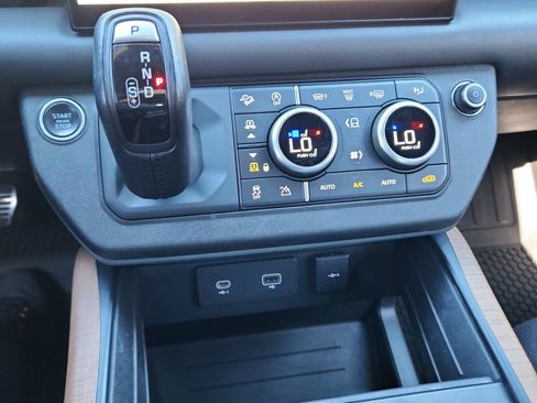 Used 2023 Land Rover Defender 110 X AWD/4WD image 12