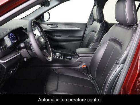 Used 2024 Jeep Grand Cherokee Limited w/ Luxury Tech Group II AWD/4WD image 7