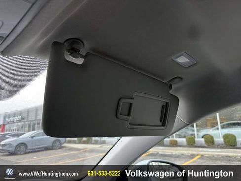 Certified 2025 Volkswagen Taos SE w/ Panoramic Sunroof Package image 33