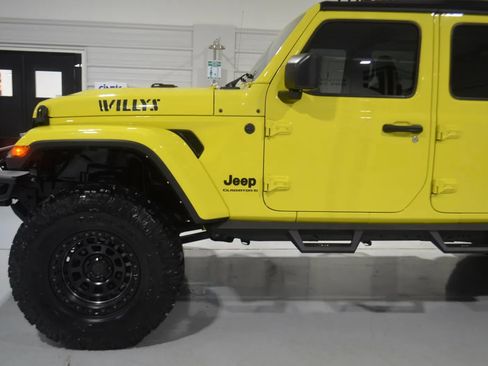 Used 2023 Jeep Gladiator Sport AWD/4WD image 5