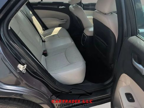 Used 2018 Chrysler 300 Limited RWD image 22