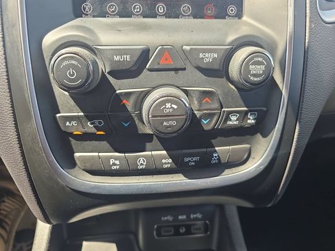 Used 2019 Dodge Durango SXT AWD/4WD image 25