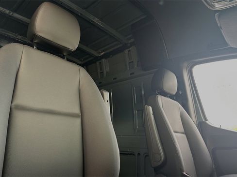 Used 2024 Mercedes-Benz Sprinter 2500 image 17