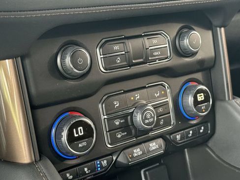 Used 2024 Chevrolet Tahoe High Country w/ Advanced Technology Package AWD/4WD image 18