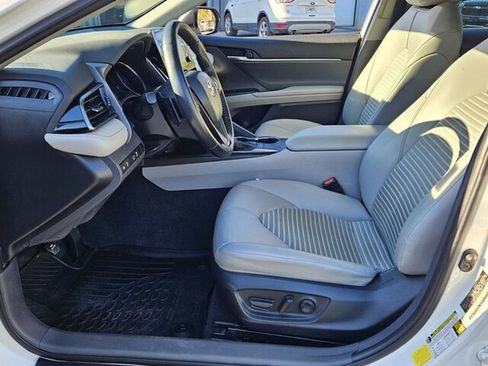 Used 2022 Toyota Camry SE image 6