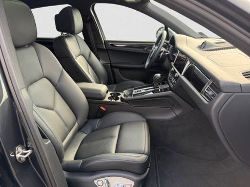 Used 2023 Porsche Macan w/ Premium Package Plus image 20