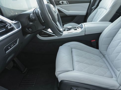 Certified 2025 BMW X7 xDrive40i image 11