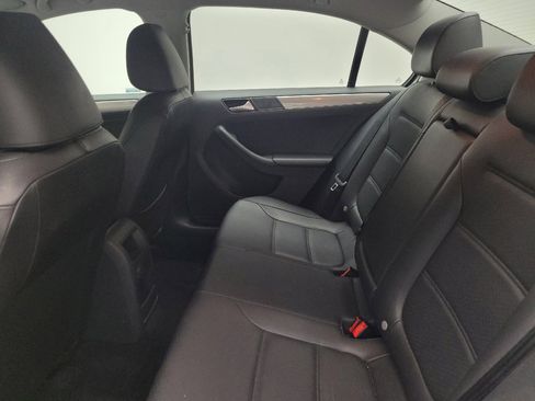 Used 2017 Volkswagen Jetta SE FWD image 18