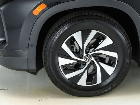 New 2026 Volkswagen Tiguan S FWD image 5