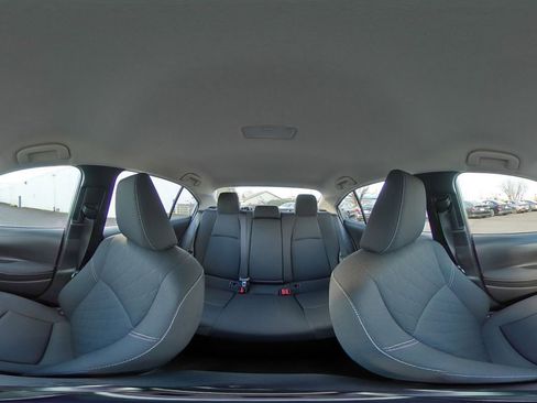 Used 2025 Toyota Corolla LE image 40