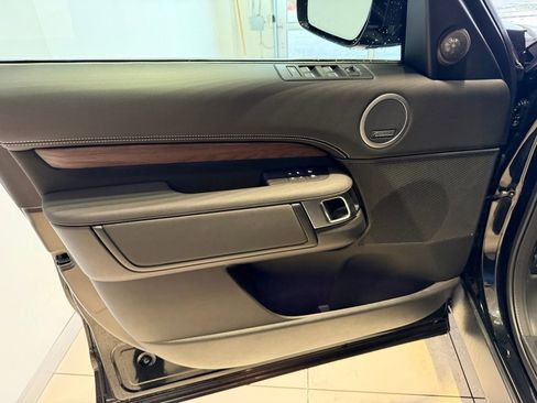 New 2025 Land Rover Discovery Dynamic SE image 28