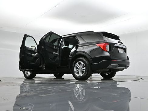 Certified 2022 Ford Explorer XLT w/ Equipment Group 202A image 4