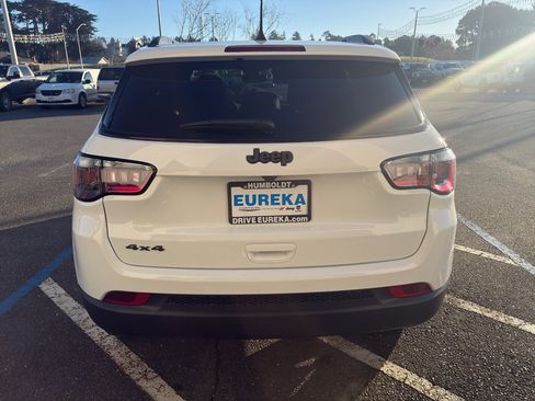 New 2026 Jeep Compass Latitude image 21