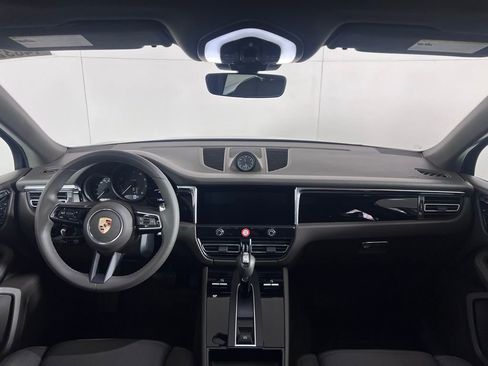 Certified 2025 Porsche Macan image 23