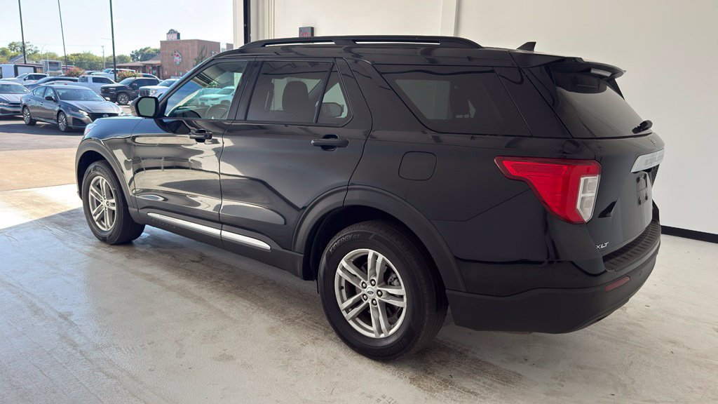 Used 2023 Ford Explorer XLT AWD/4WD image 16