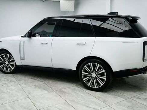 Used 2023 Land Rover Range Rover Autobiography image 3