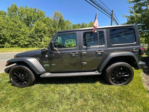 Used 2023 Jeep Wrangler Unlimited Sahara w/ Cold Weather Group AWD/4WD image 6