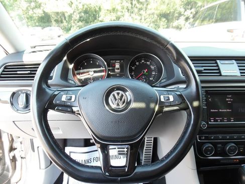 Used 2019 Volkswagen Passat 2.0T SE R-Line FWD image 13