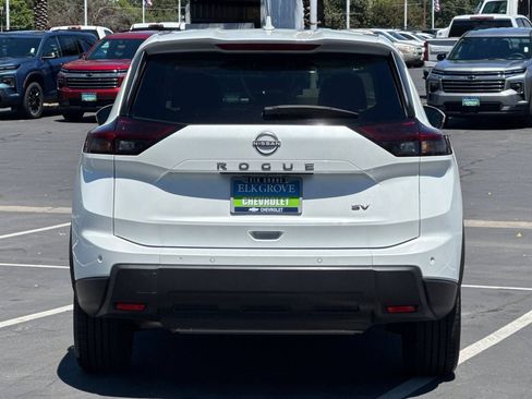 Used 2024 Nissan Rogue SV FWD image 4