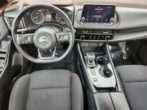 Used 2023 Nissan Rogue S image 10