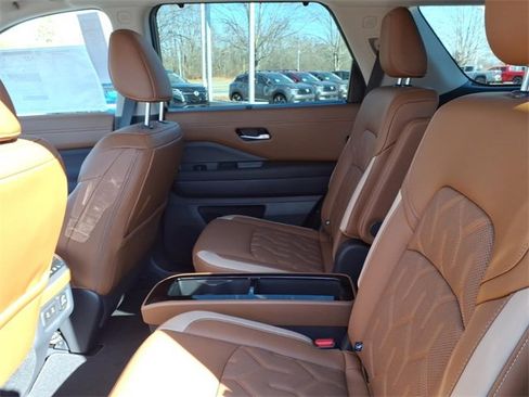 New 2026 Nissan Pathfinder Platinum image 8
