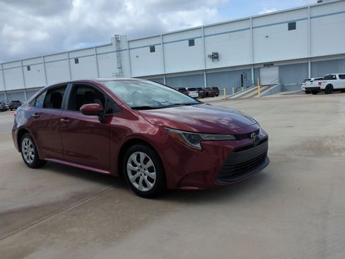 Certified 2025 Toyota Corolla LE image 3