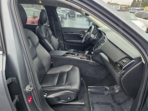 Used 2018 Volvo XC90 T5 Momentum w/ Convenience Package image 10