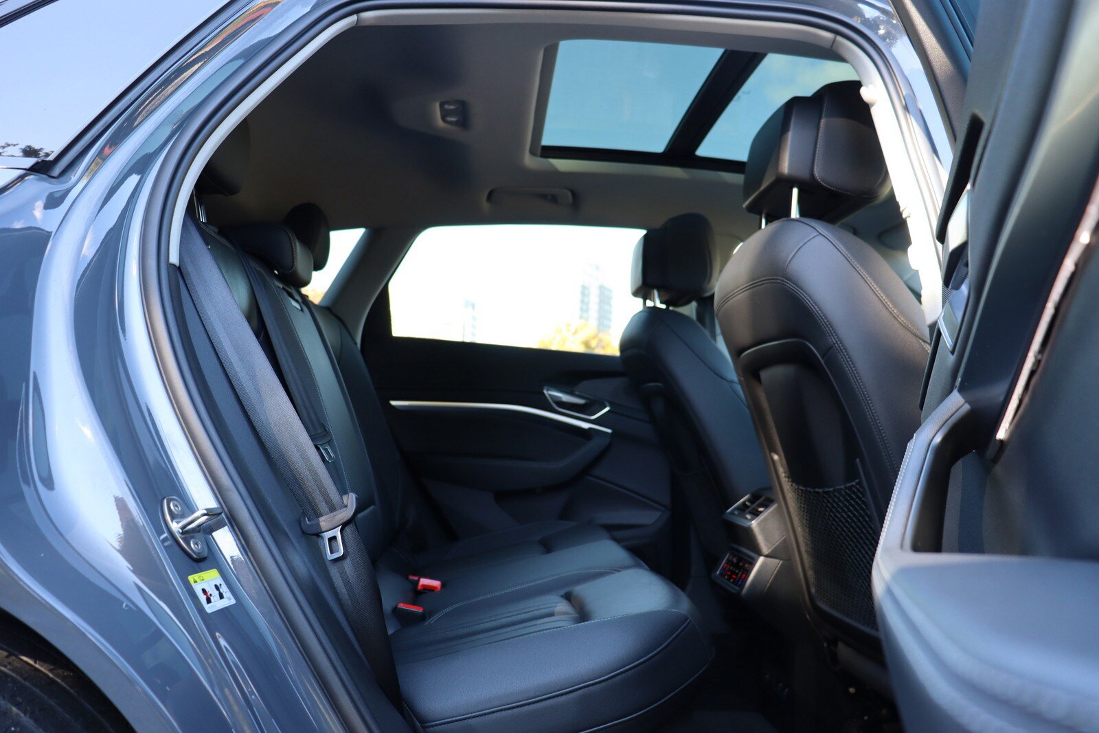 Used 2024 Audi Q8 e-tron Premium Plus AWD/4WD image 17