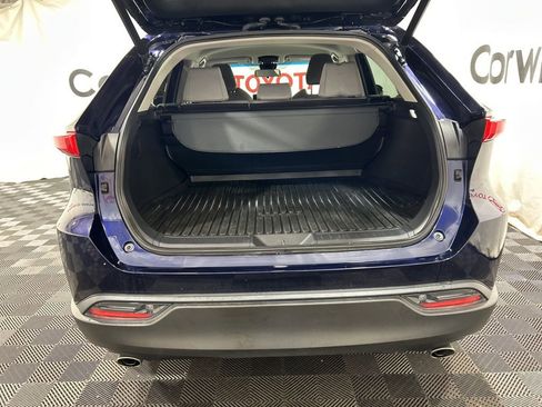 Used 2022 Toyota Venza LE image 17