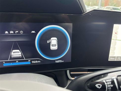 Used 2025 Hyundai Elantra SEL image 23