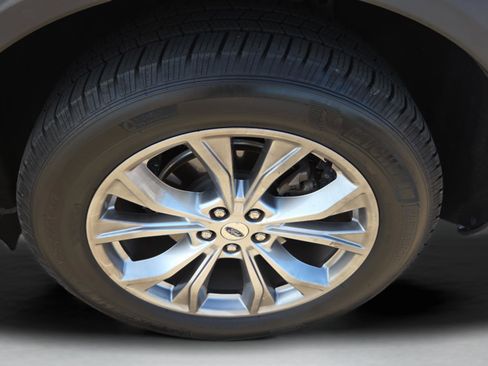 Used 2020 Ford Explorer XLT w/ Equipment Group 202A image 15