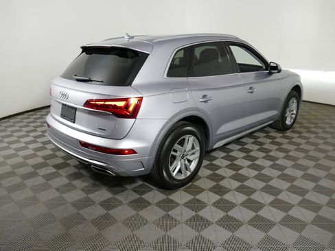 Certified 2022 Audi Q5 2.0T Premium w/ Convenience Package AWD/4WD image 3