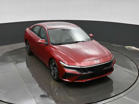 Certified 2025 Hyundai Elantra Limited image 24