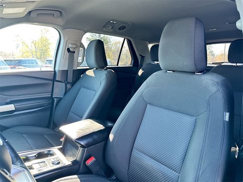 Used 2022 Ford Explorer XLT image 8