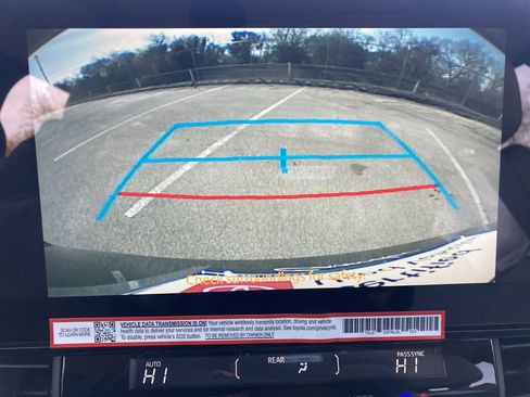 Certified 2025 Toyota Sienna XLE image 25