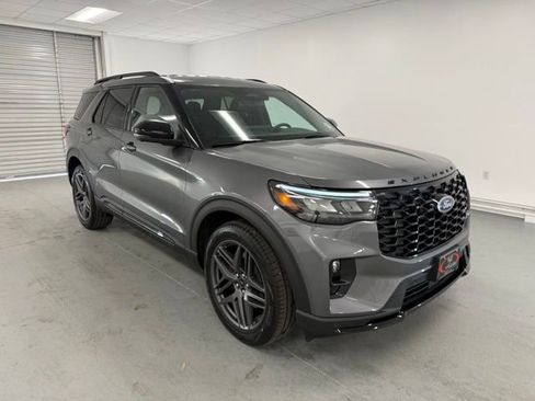 New 2026 Ford Explorer ST image 3