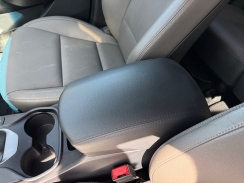 Used 2017 Hyundai Santa Fe FWD image 14