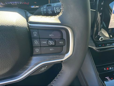 Used 2024 Jeep Wagoneer Series III image 30