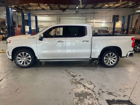 Used 2021 Chevrolet Silverado 1500 High Country w/ Technology Package AWD/4WD image 3