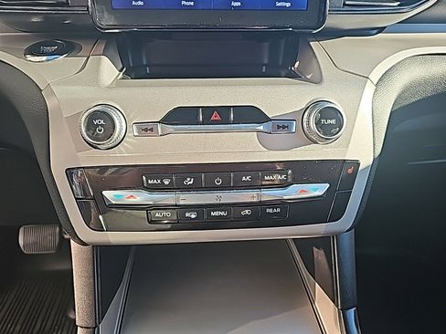 Used 2023 Ford Explorer XLT image 19