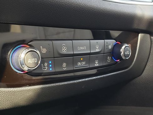 Used 2022 Buick Enclave Avenir w/ Avenir Technology Package image 23