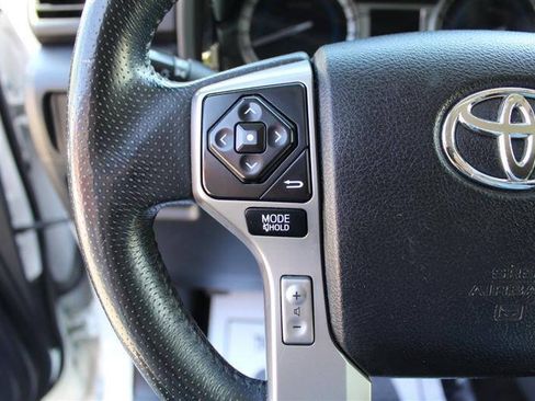 Used 2016 Toyota 4Runner SR5 AWD/4WD image 17