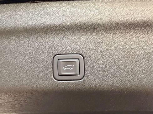 Used 2023 Chevrolet Tahoe High Country AWD/4WD image 10