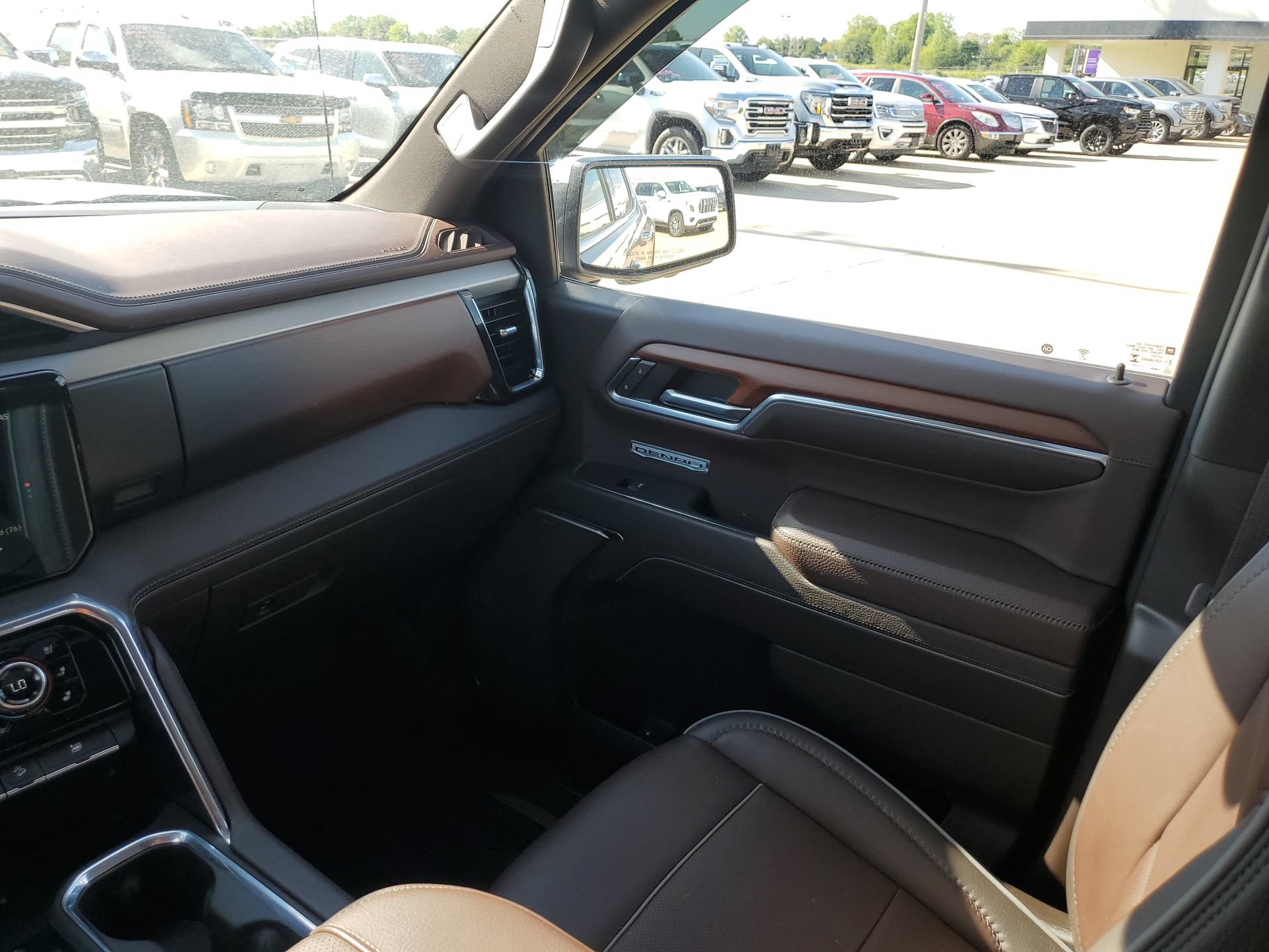 Used 2023 GMC Sierra 1500 Denali w/ Denali Reserve Package AWD/4WD image 11