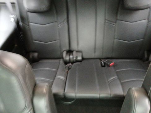 Used 2017 Cadillac Escalade Premium Luxury image 13
