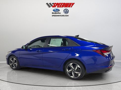 Used 2023 Hyundai Elantra SEL w/ Convenience Package FWD image 9